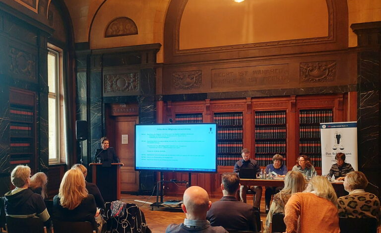 Die Senatorin für Justiz und Verbraucherschutz Hamburgs, Anna Gallina bei Ihrer Begrüßung